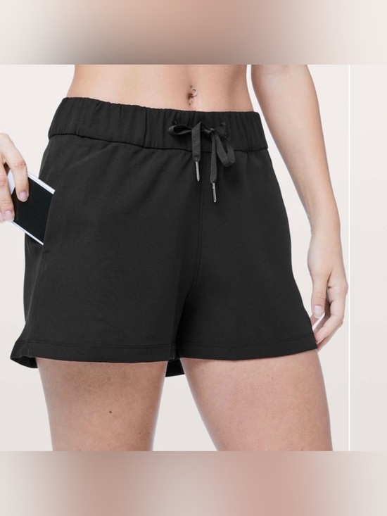 lululemon athletica Pants - Lululemon Women’s Shorts Black On The Fly Shorts Elastic Waist size 4